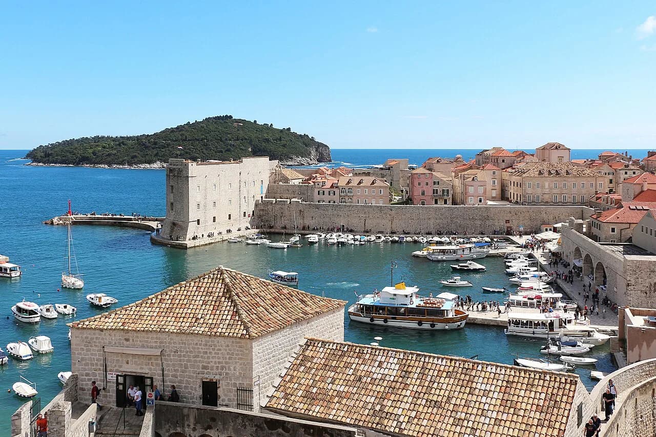 Dubrovnik Public Transport Safety: Bus, Taxi & Airport Guide (2026)